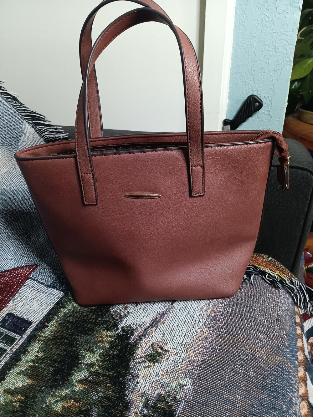 Mint (DM) collection.The characteristic "DMWomen's Structured Tote Bag in Brown